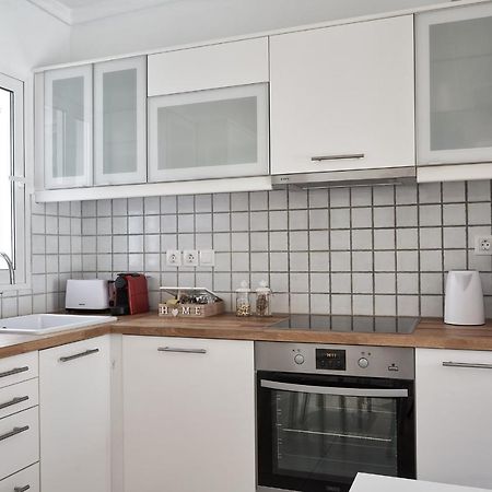 Marvelous N Bright Apt Next To Megaro Mousikis Atenas Exterior foto